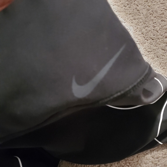 Nike Just Do It Printed Cropped Leggings - Picture 6 of 6